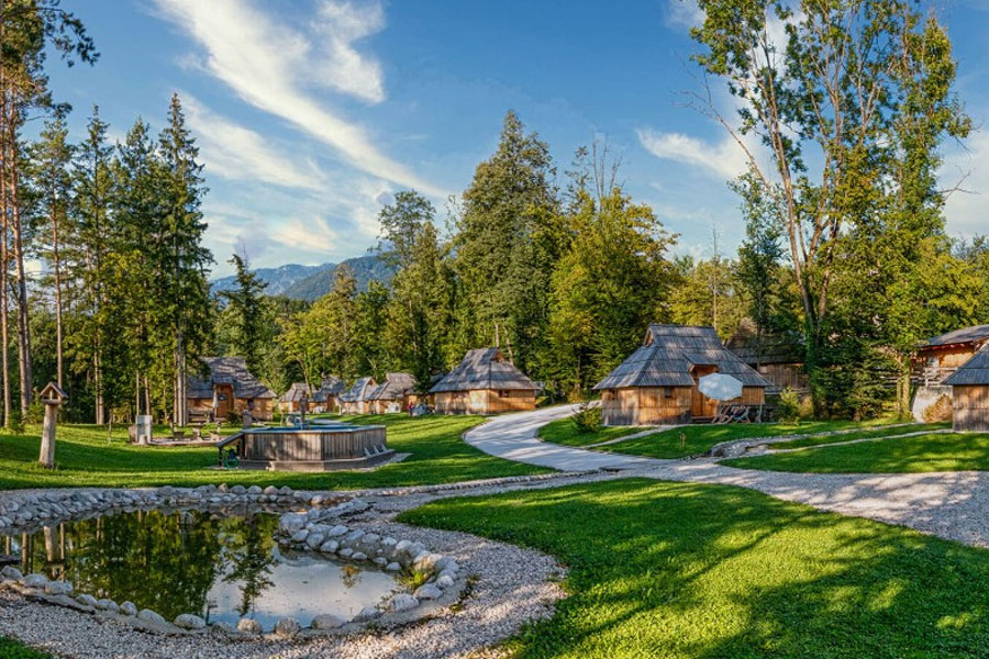 Sprostitev v lesenih hišicah v Slovenia Eco Resortu